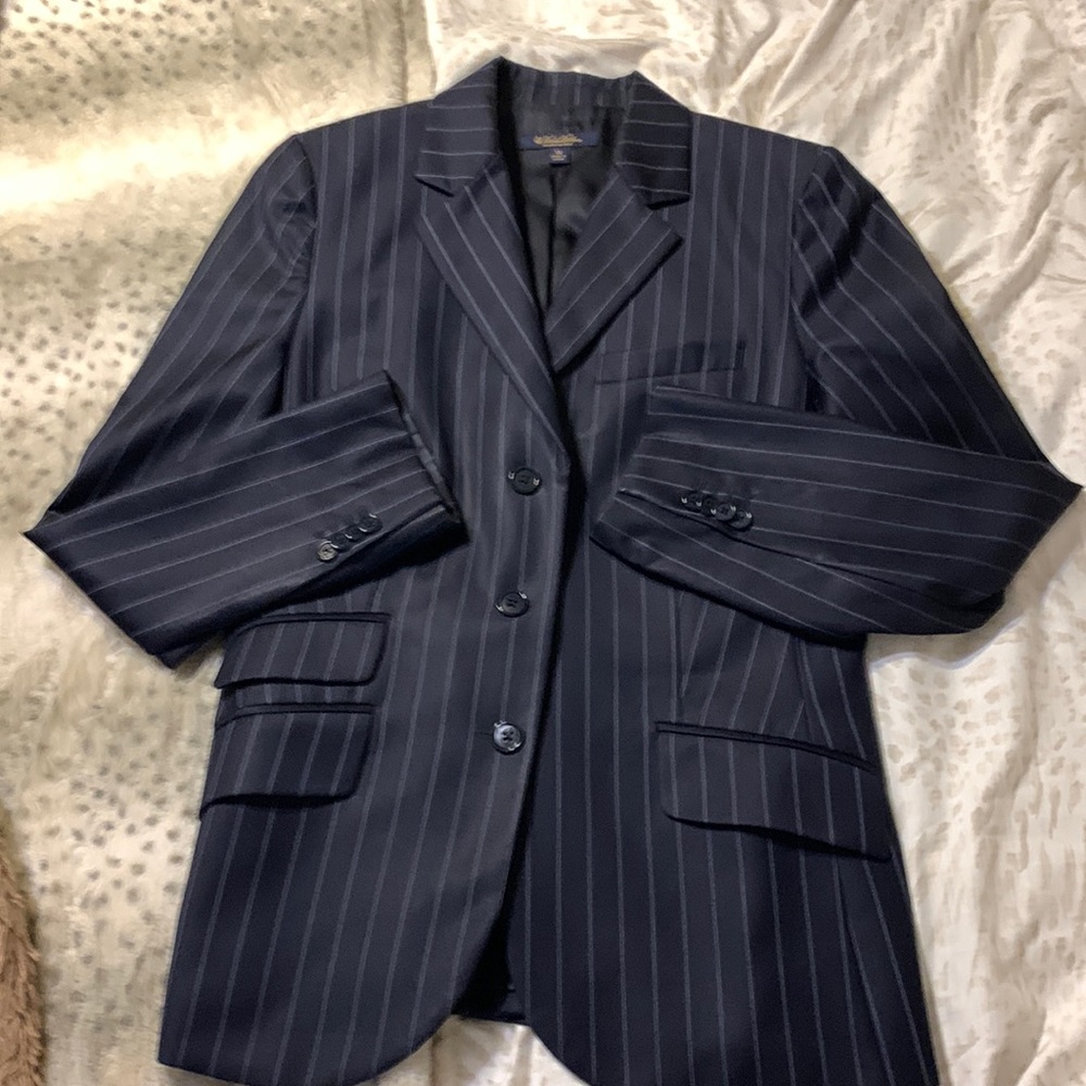 Books Brothers super 110’s Navy pinstripe woven in Italy woman’s blazer size 10.